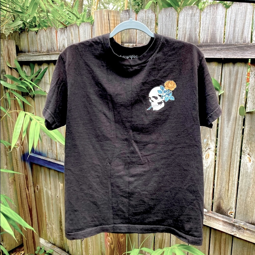 Empire t-shirt with rose & skull decal, medium T